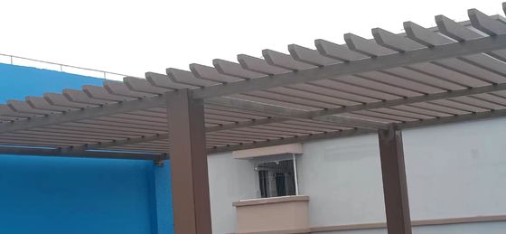 Odporność na promieniowanie UV Aluminiowa pergola WPC 3M Nowoczesna drewniana pergola odporna na wilgoć