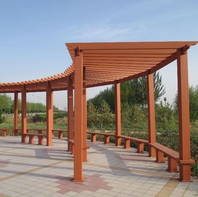 Odporna na temperaturę WPC Pergola Odporność na promieniowanie UV Ogród Drewniana zadaszona pergola