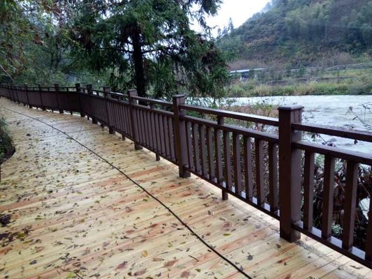 90 X 90mm Drewniane plastikowe balustrady WPC Outdoor Farm Chocolate Wpc Composite Fencing